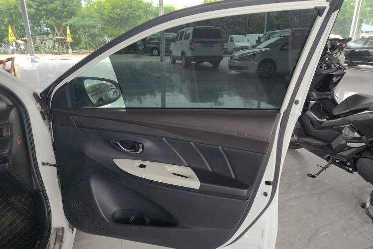 Used Toyota YARiS L 2015 1.5G Manual Xuan Dong Sunroof Special Edition
