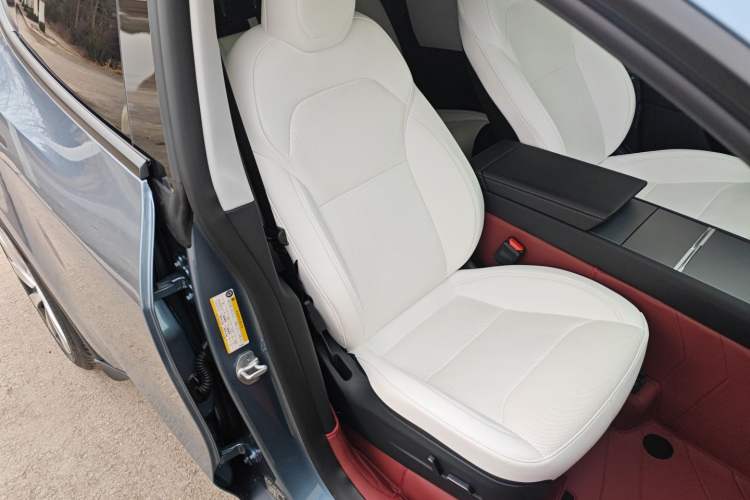 Used Tesla Model Y 2025 Long-Range All-Wheel-Drive Version