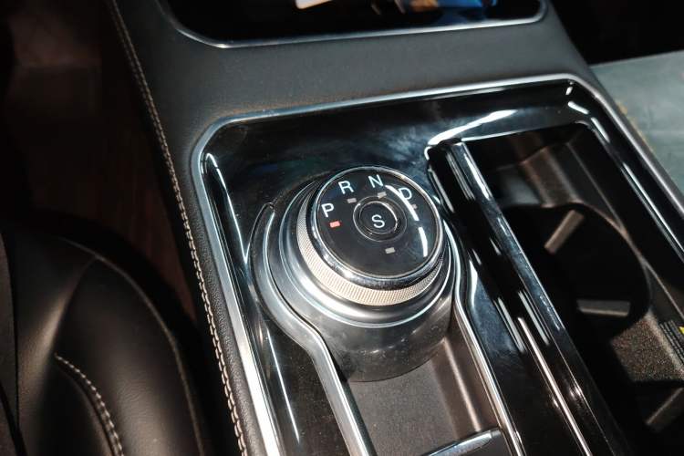 Used Ford Edge 2021 PLUS EcoBoost 245 Two-Wheel-Drive Titanium 7-Seater
