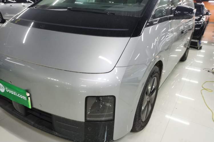 Used Li Auto MEGA 2024 Ultra Model
