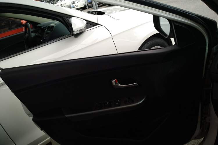 Used Kia K2 2015 Sedan 1.4L Automatic GLS
