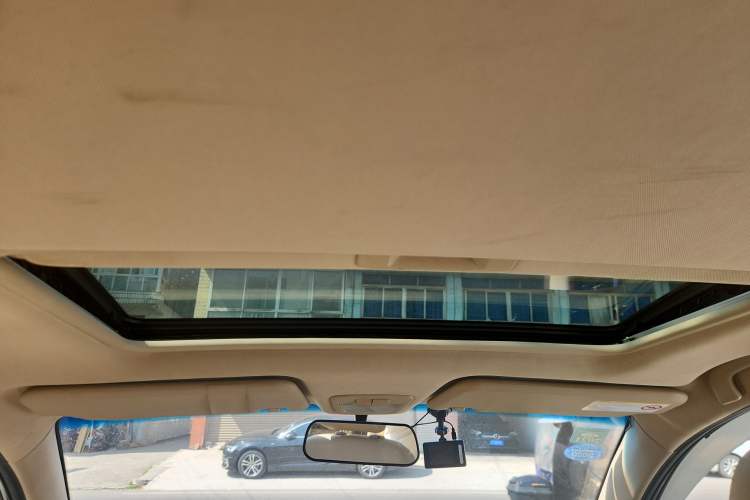 Used Baojun 730 2014 1.5L Manual Luxury Navigation ESP Version 7 Seats
