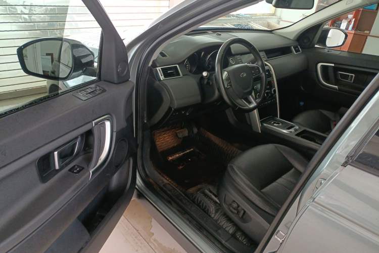 Used Land Rover Discovery Sport 2019 240 PS SE Version China VI Standard
