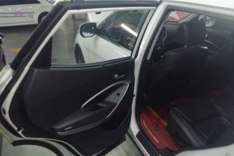 Used Hyundai Santa Fe 2013 2.4L Automatic Two-Wheel Drive Smart Version
