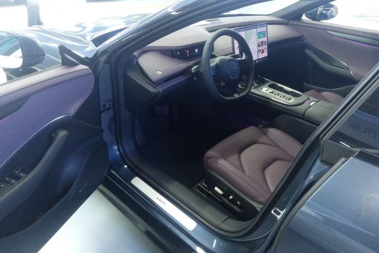 Used  SU7 2024 Rear-Drive Ultra-Long Range Advanced Pro-Level Intelligent Driving Version
