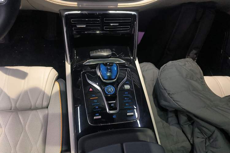 Used BYD Tang New Energy 2022 EV 635 km All-Wheel-Drive Flagship Model
