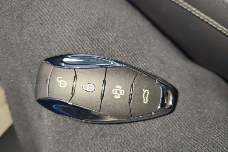 Used Hongqi H5 2024 2.0T Automatic Smart Connect Flagship Edition
