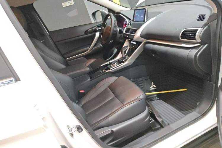 Used Mitsubishi Eclipse Cross 2019 1.5T CVT Two-Wheel Drive Dream Edition China VI Standard
