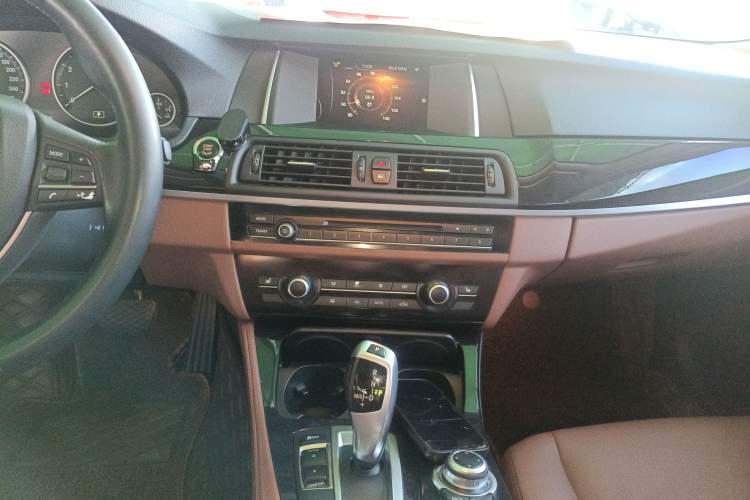 Used BMW 5 Series 2017 520Li Elegant Edition
