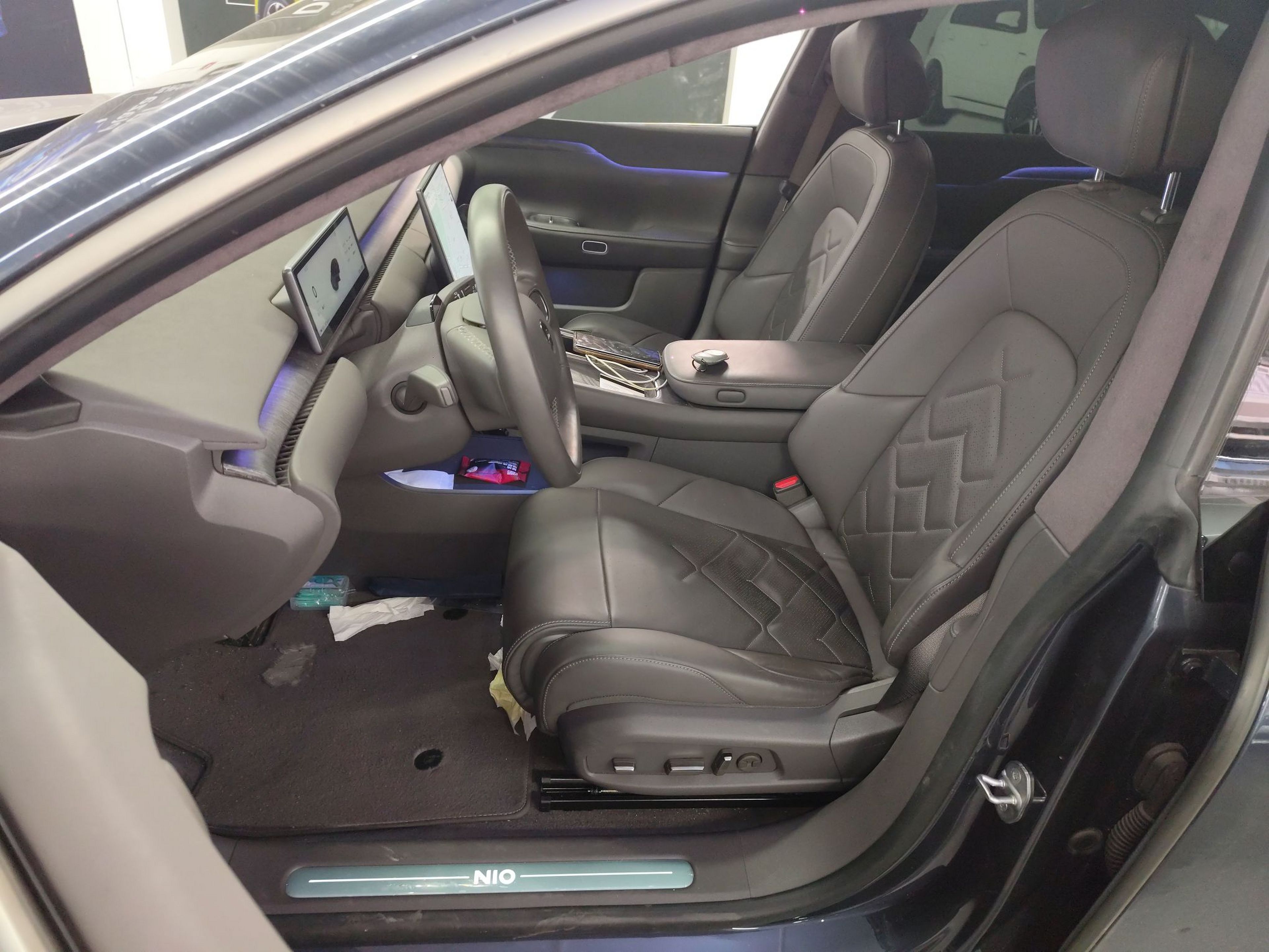 Переднее сиденье в автомобиле