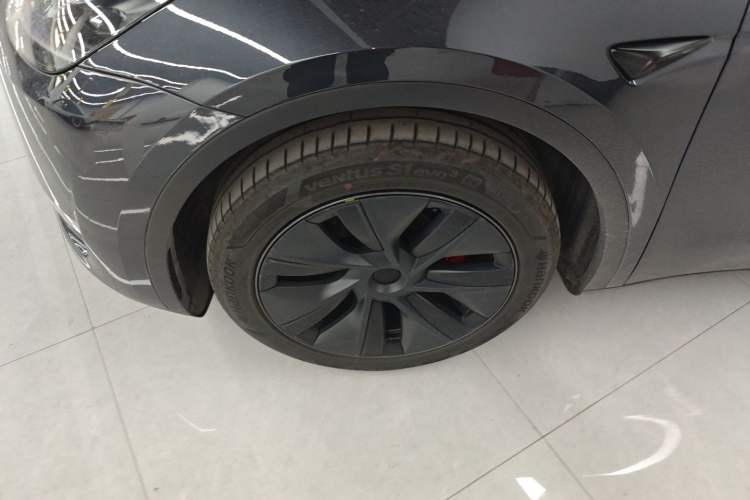 Used Tesla Model Y 2024 Long-Range All-Wheel-Drive Version
