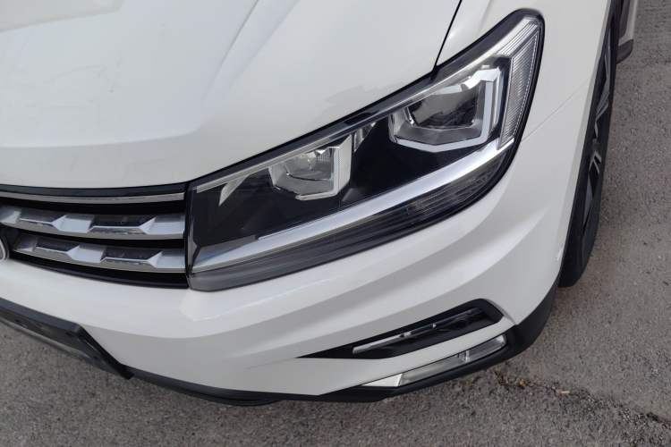 Used Volkswagen Tiguan L 2019 Revised 330TSI Automatic Two-Wheel Drive Smart & Luxury Edition China VI Standard