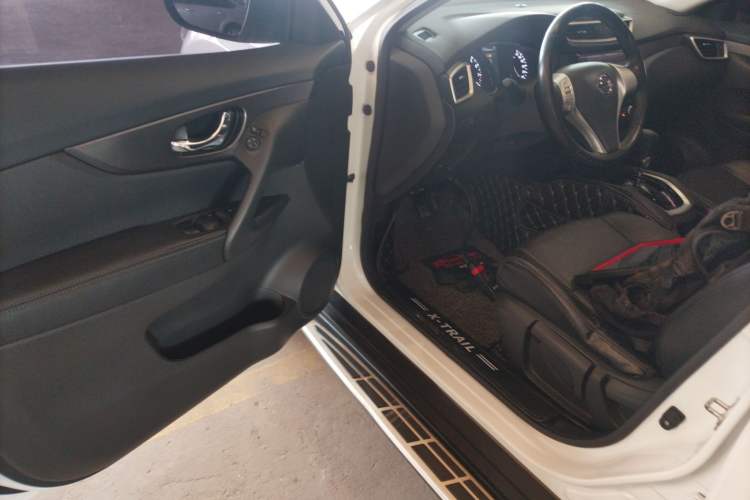 Used Nissan X-Trail 2015 2.0L CVT Comfort MAX Edition 2WD
