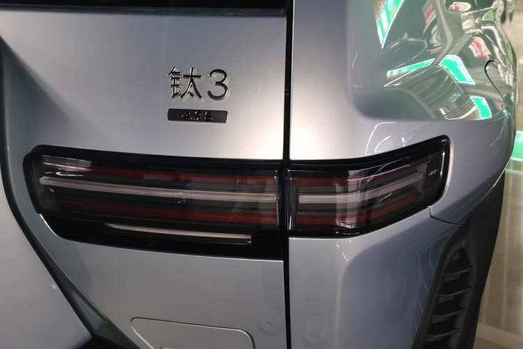 Used Formula Leopard Titanium 3 2025 501 km All-Wheel Drive Intelligent Driving Max Edition
