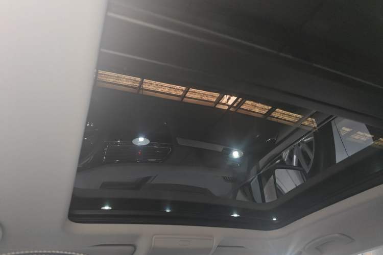 Used Volkswagen Tiguan L 2019 Revised 330TSI Automatic Two-Wheel Drive Smart & Luxury Edition China VI Standard
