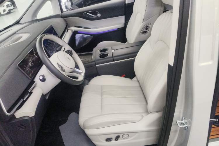 Used VOYAH Dream 2025 PHEV Four-Wheel-Drive Flagship Version – Qiankun Edition
