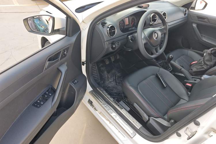 Used Volkswagen Jetta 2017 1.5L Manual Fashion Edition