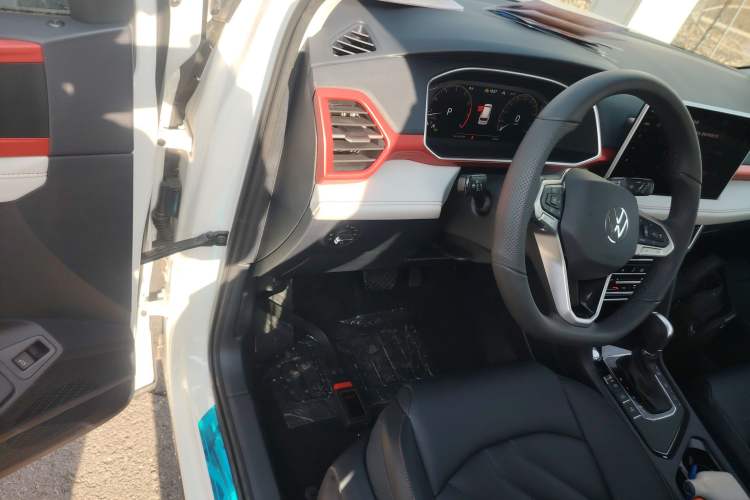 Used Volkswagen Tharu 2024 300TSI Two-Wheel-Drive Moon Luxury Edition