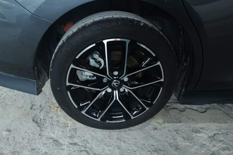 Used Changan UNI-V iDD 2024 Blue Whale Smart Electric iDD 136km Luxury Model
