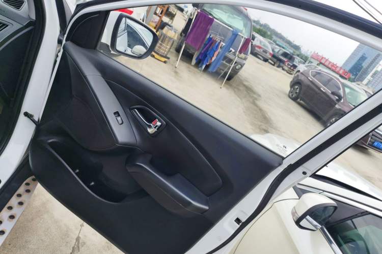 Used Hyundai ix35 2013 2.0L Automatic Two-Wheel Drive Smart GLS China IV Standard