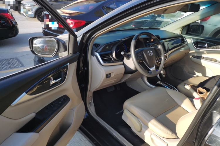 Used Honda Crider 2015 1.8L automatic luxury edition
