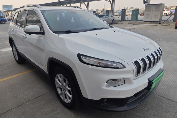 Used  Cherokee 2017 2.0L Superior Edition
