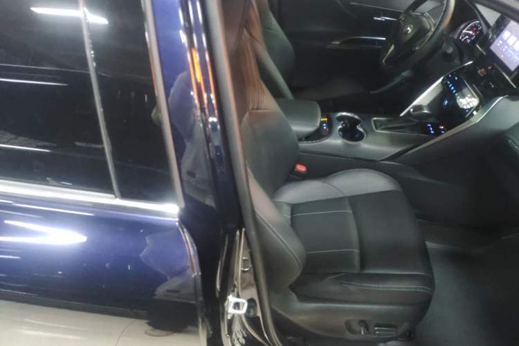 Used Toyota Harrier 2022 2.0L CVT Two-Wheel Drive Deluxe Edition
