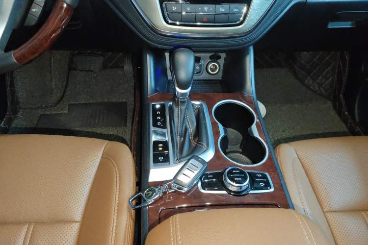 Used Changan CS95 2017 2.0T Four-Wheel Drive SmartDrive Edition