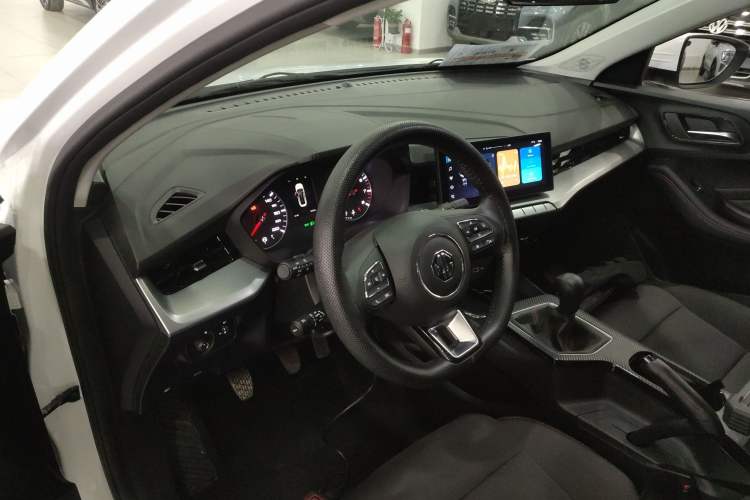 Used MG 5 2023 180 DVVT Manual Fashion Edition
