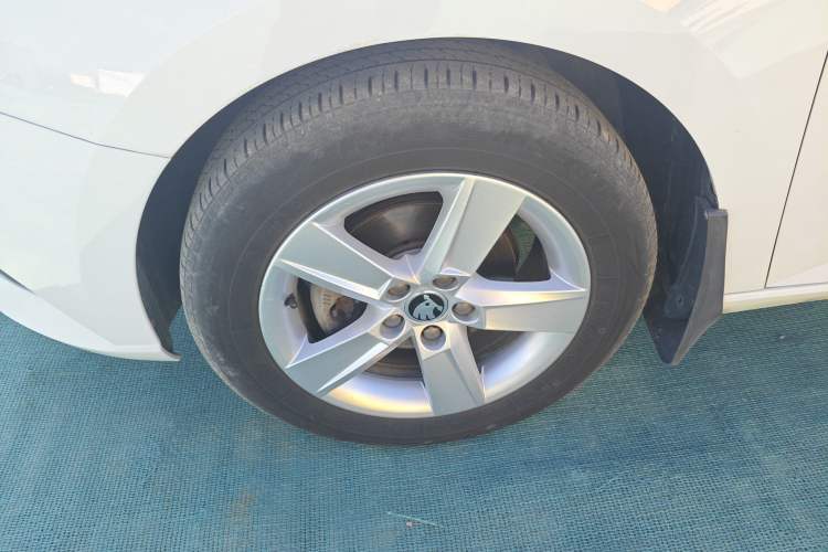 Used Skoda Fabia 2017 1.4L Automatic Car Enjoy Edition
