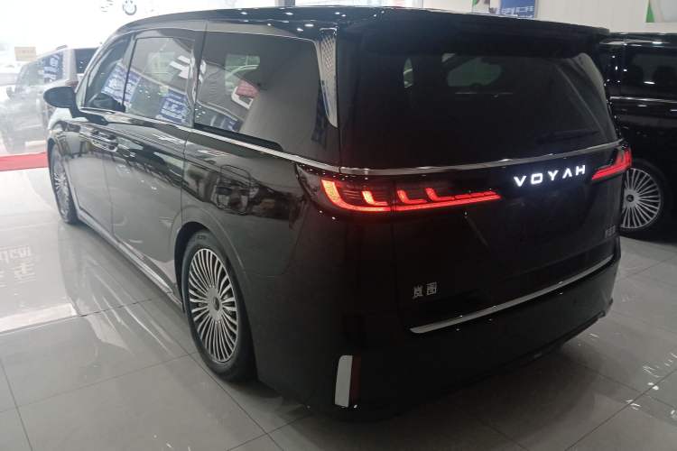Used VOYAH Dream 2025 PHEV Four-Wheel-Drive Flagship Kunpeng Edition
