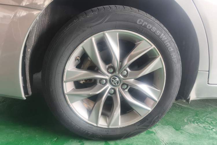 Used Toyota Avalon 2019 Dual-Engine 2.5L Luxury Edition China VI Standard
