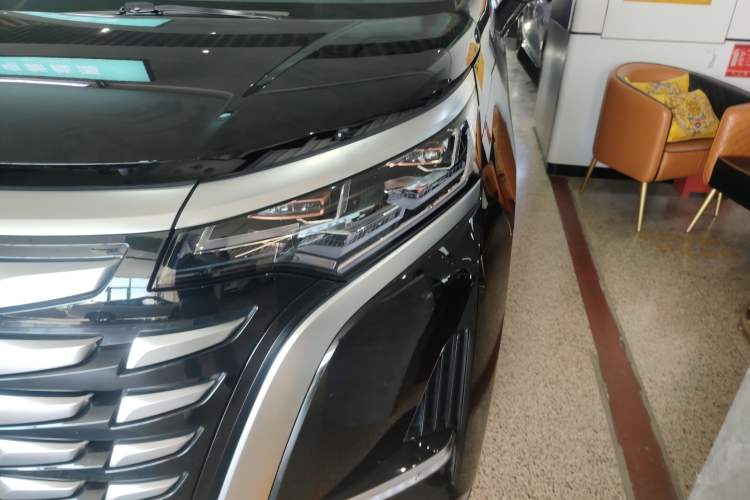 Used Denza D9 2022 DM-i 970 Four-Wheel Drive Prestige Model
