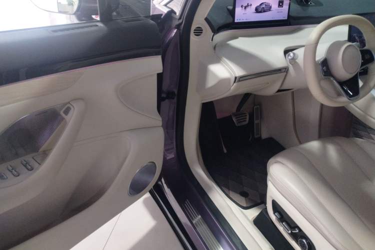 Used Hima Luxeed R7 2024 All-Electric 667 km Max