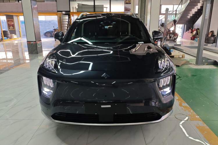 Used  HL 2025 700 Ultra Six-Seater All-Wheel-Drive LiDAR Version
