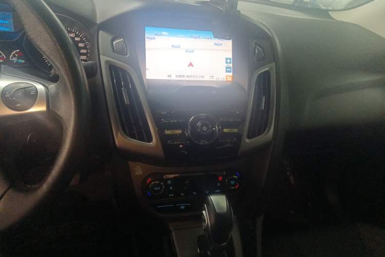 Used Ford Focus 2012 Sedan 1.6L Automatic Fashion Edition