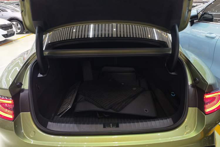 Used  SU7 2024 Four-Wheel Drive Ultra-Long Range Advanced Intelligent Driving Max Edition