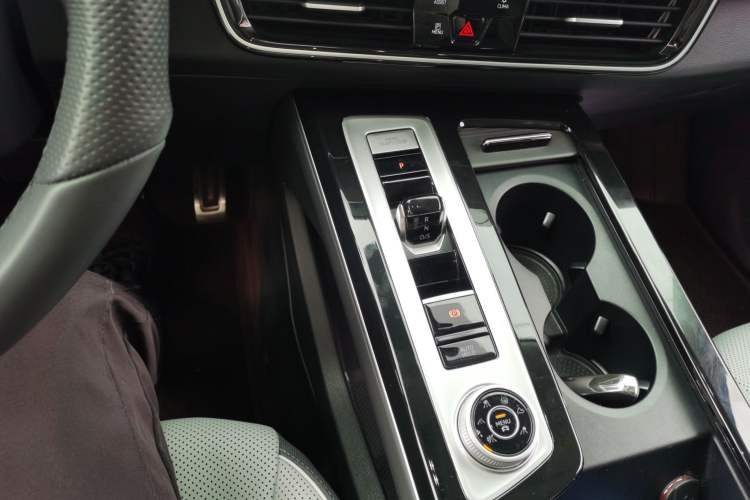 Used Volkswagen Talagon 2024 Facelifted 380TSI All-Wheel Drive R-Line Cruise Premium Edition
