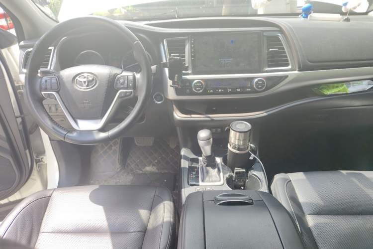 Used Toyota Highlander 2018 2.0T Four-Wheel Drive Luxury Edition 7 Seats China V Emission Standard
