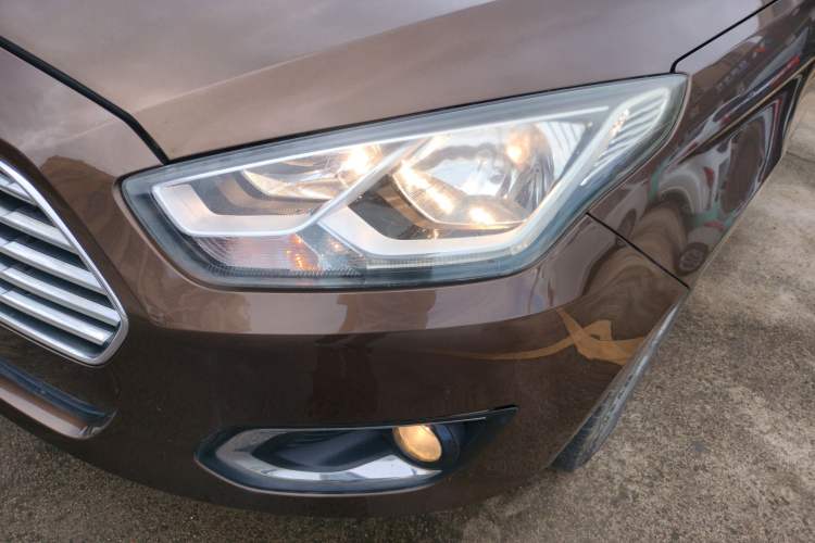 Used Ford Escort 2015 1.5L Automatic Fashion Model
