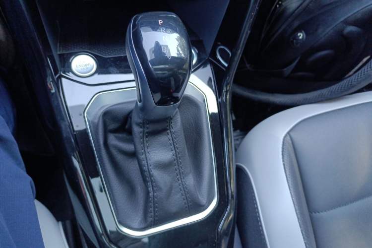 Used Volkswagen T-ROC 2023 300TSI DSG Two-Wheel Drive Starlight Edition
