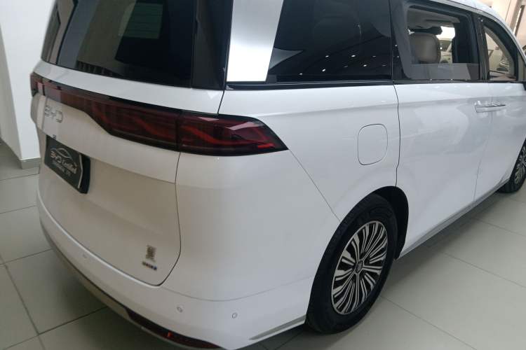 Used BYD Xia 2025 DM-i 1.5T 180km Excellence Model
