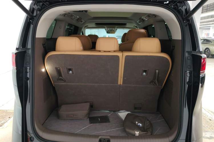 Used Denza D9 2022 DM-i 970 Four-Wheel Drive Prestige Model