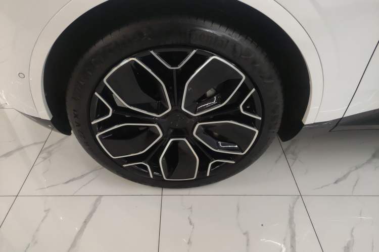 Used  11 2022 Ultra-Long Range Dual-Motor Luxury Edition 4 Seats
