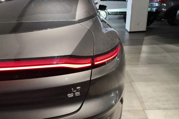 Used  L7 2022 Dynamic Model
