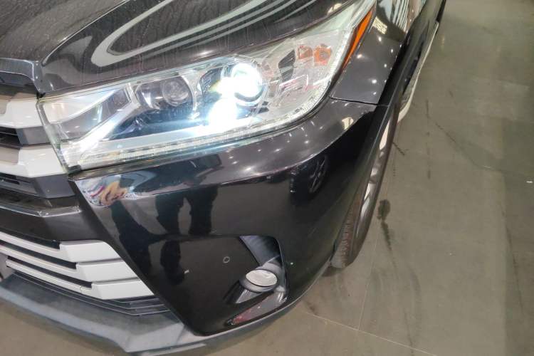 Used Toyota Highlander 2018 2.0T Four-Wheel Drive Luxury Version 7 Seats China VI Standard
