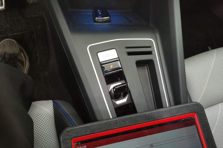 Used Volkswagen Golf 2025 300TSI R-Line
