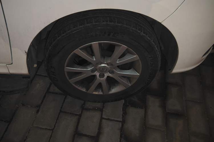 Used Jinbei 750 2015 1.5L Luxury Model