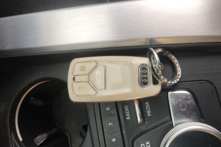 Used Audi A4L 2019 40 TFSI Fashion Version China V