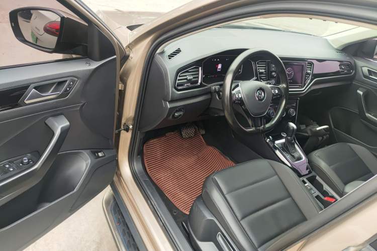 Used Volkswagen T-ROC 2020 280TSI DSG Two-Wheel Drive Comfort Version